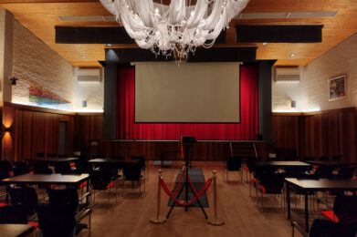 Projectiescherm voor grote zaal